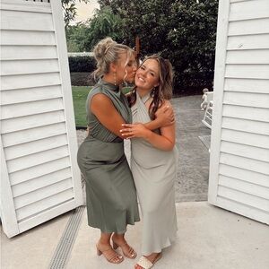 Jasmine Halter Midi Dress- color: moss green crisp